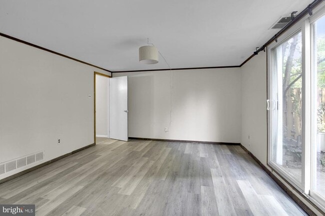 Building Photo - 6736 Emlen St