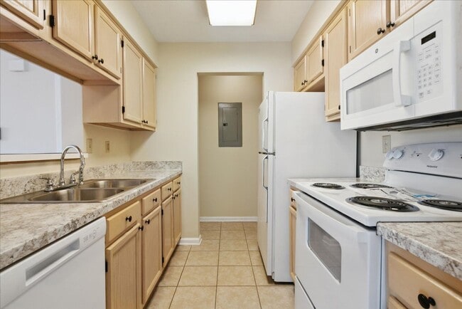 Building Photo - 27 F Tamarisk Quay