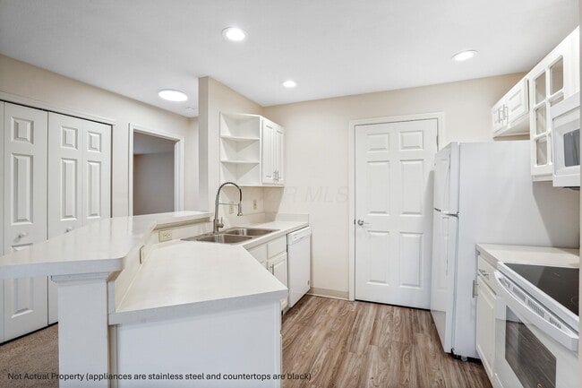 Building Photo - 5066 Stratford Pine Ln