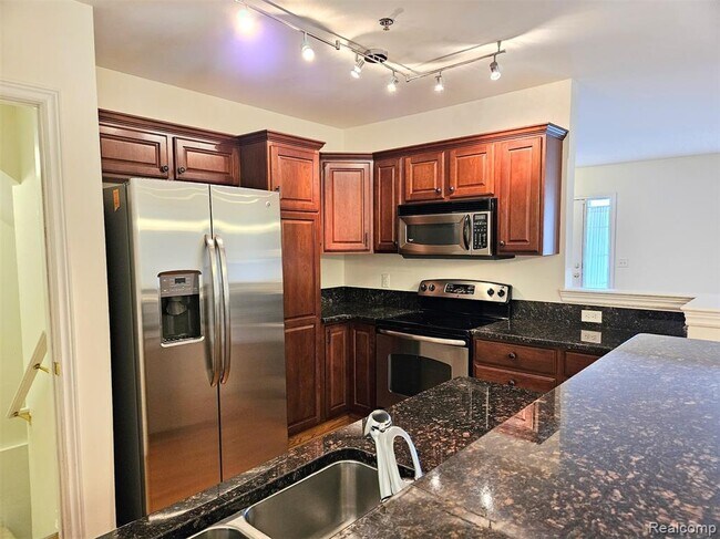 Building Photo - 264 Village Way S