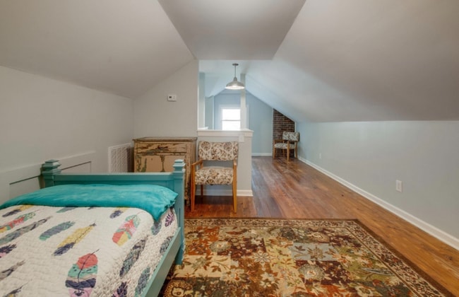 Building Photo - 947 Cahal Ave