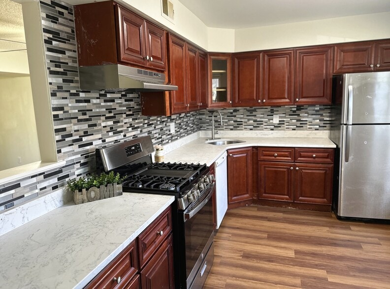 Building Photo - 8401 Hana Rd