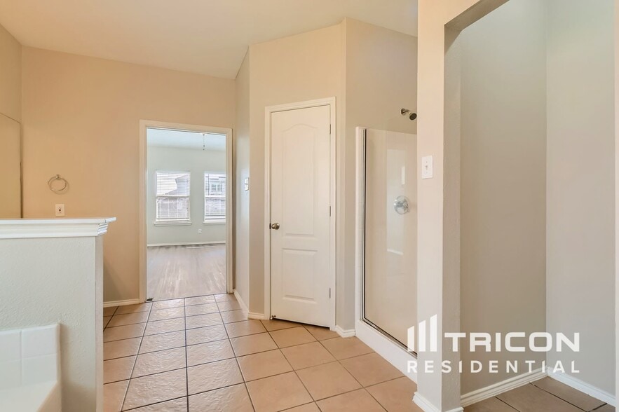 Building Photo - 5824 Somerton Dr