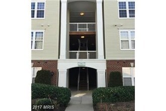 Building Photo - Spacious Condo in Great Location