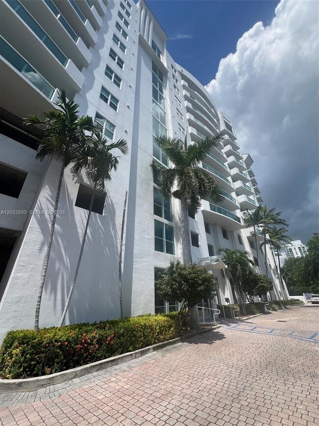 Building Photo - 7910 Harbor Island Dr