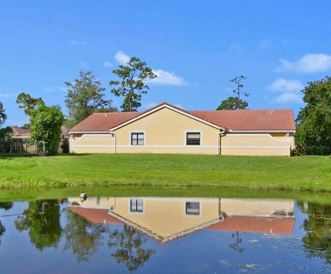 Building Photo - 1120 Hyacinth Pl