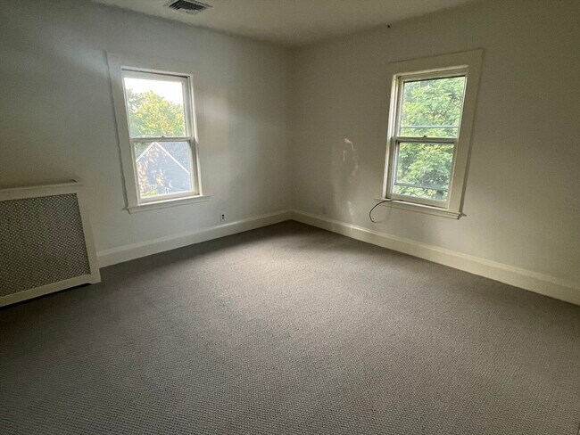 Building Photo - 206 Nahant St