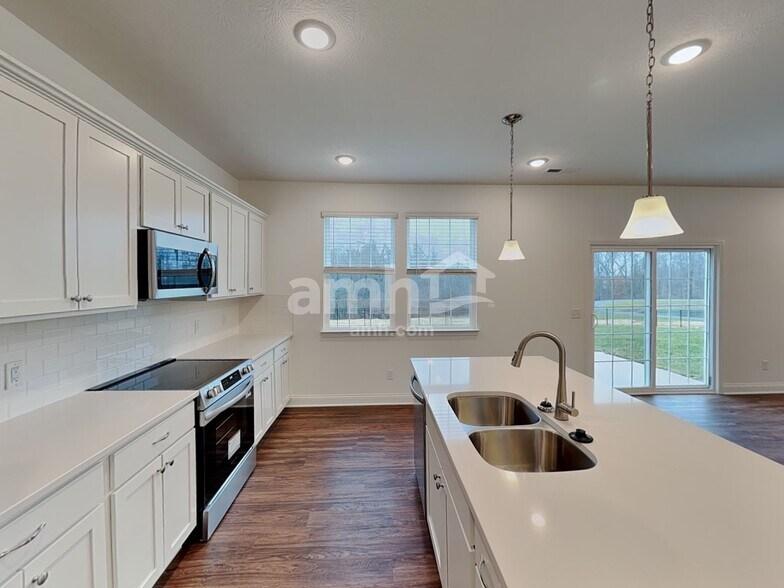 Building Photo - 8466 Northpoint Dr
