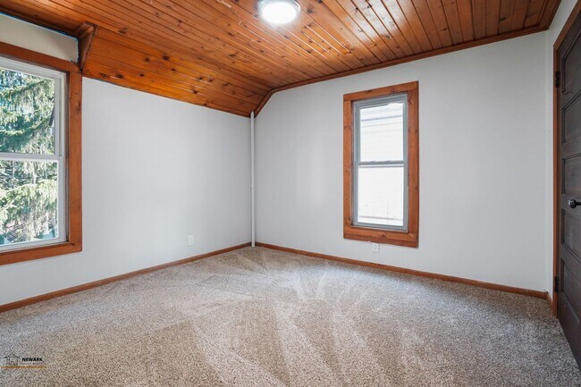 Building Photo - Spacious 3 Bed, 2 Bath in Newark - Move-In...