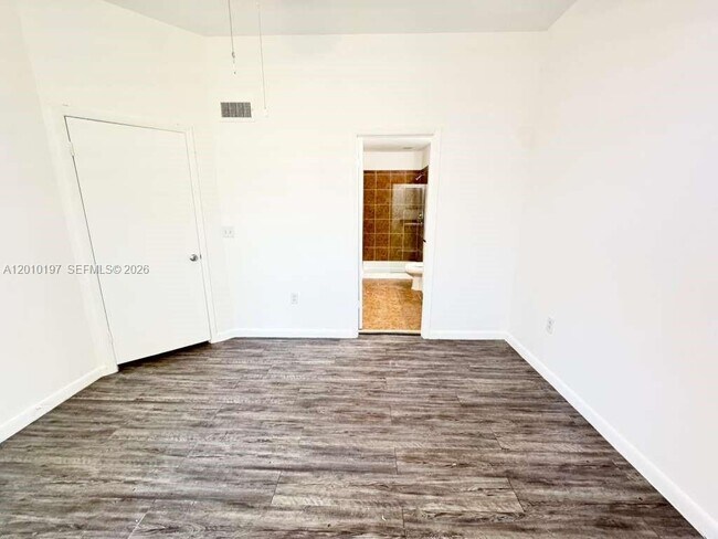 Building Photo - 4767 Via Palm Lakes