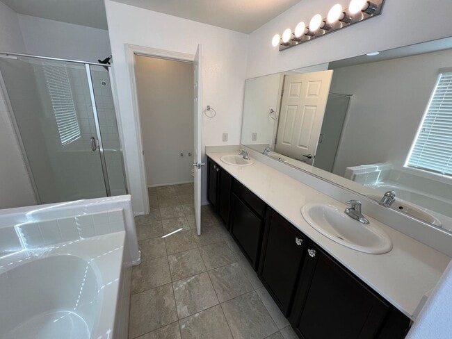 Building Photo - 5693 Point Loma Ct