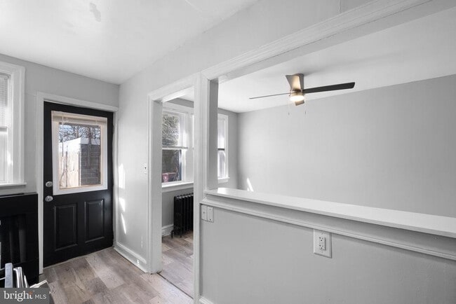 Building Photo - 806 E 22nd St