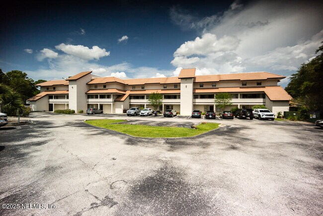 Building Photo - 1307 River Hills Cir E