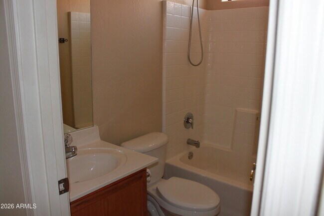 Building Photo - 921 S Val Vista Dr