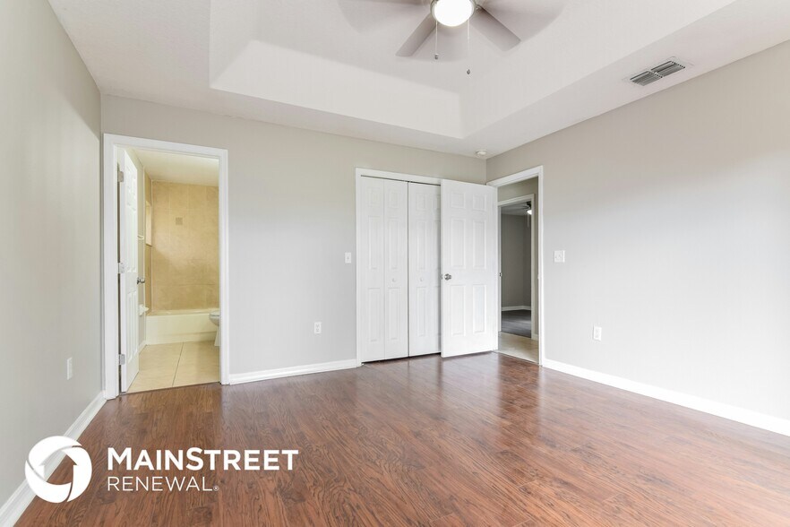 Building Photo - 9503 N Hyaleah Rd