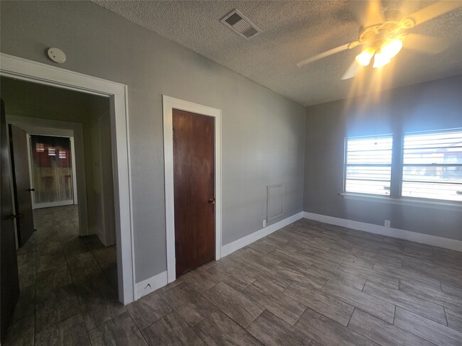 Building Photo - 3828 Ave S