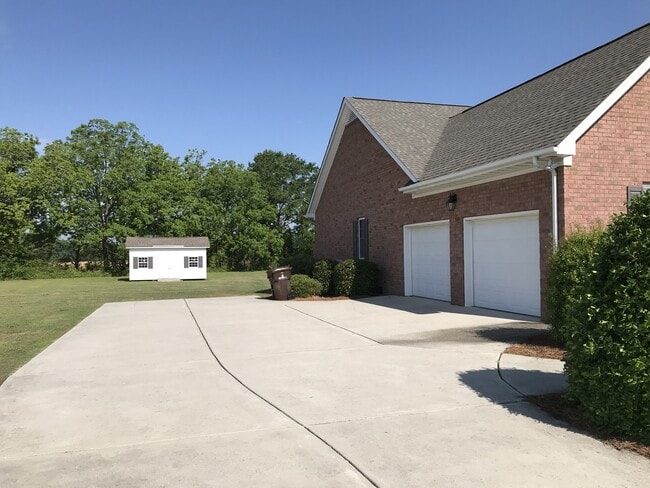 Building Photo - 4999 Green Path Rd