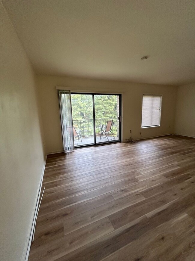Building Photo - Rental, 1bed/1bath unit available in Green...