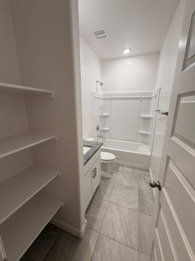 Building Photo - 1481 N Fenway Dr