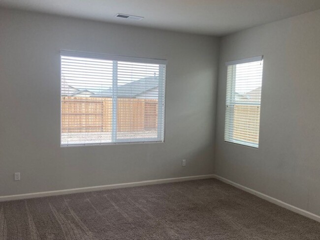 Building Photo - Fernley 3 Bedroom Home
