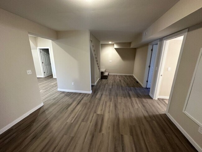 Building Photo - 5 Bed 3 Bath Springfield, MO