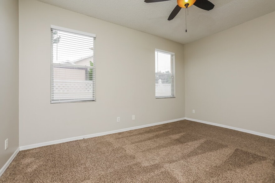 Building Photo - 13761 Meadowpark Ave