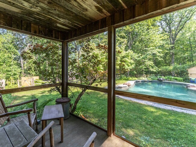 Building Photo - 203 Brick School Rd