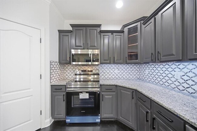 Building Photo - 2000 Millstone Dr SW