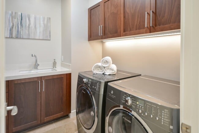 Building Photo - 2088 Channing Ave