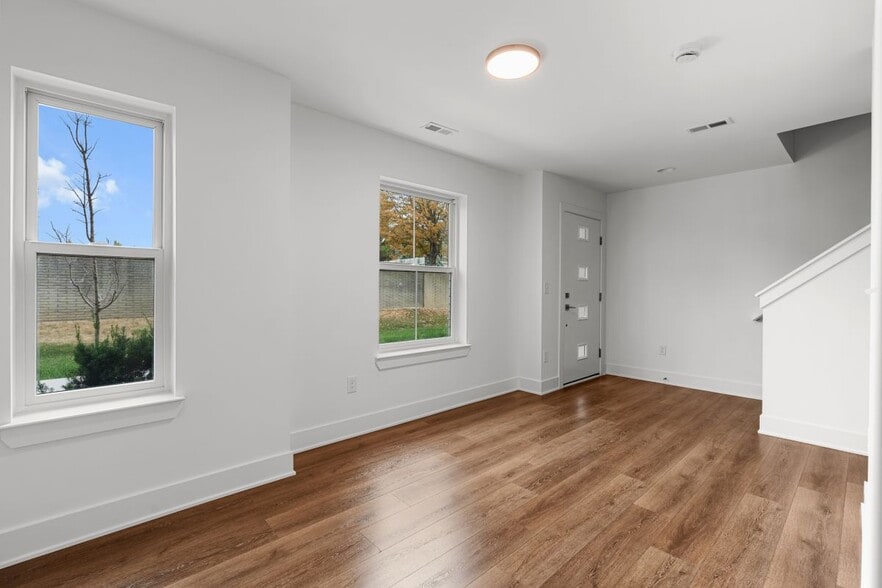 Building Photo - 2845 Summers Pl