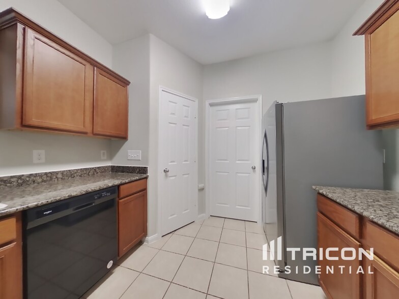 Building Photo - 2123 Golden Topaz Dr