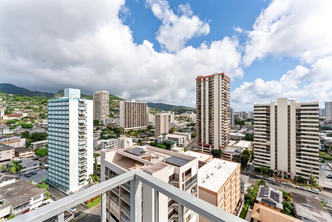 Building Photo - Makiki - Wilder Regent 2 bed, 2 bath, 1 pa...