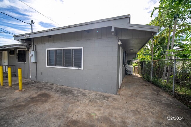 Building Photo - $2,500 /  2 Bed/ 1 Bath Spacious Duplex Ce...