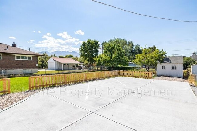 Building Photo - 758 Loveland Ave