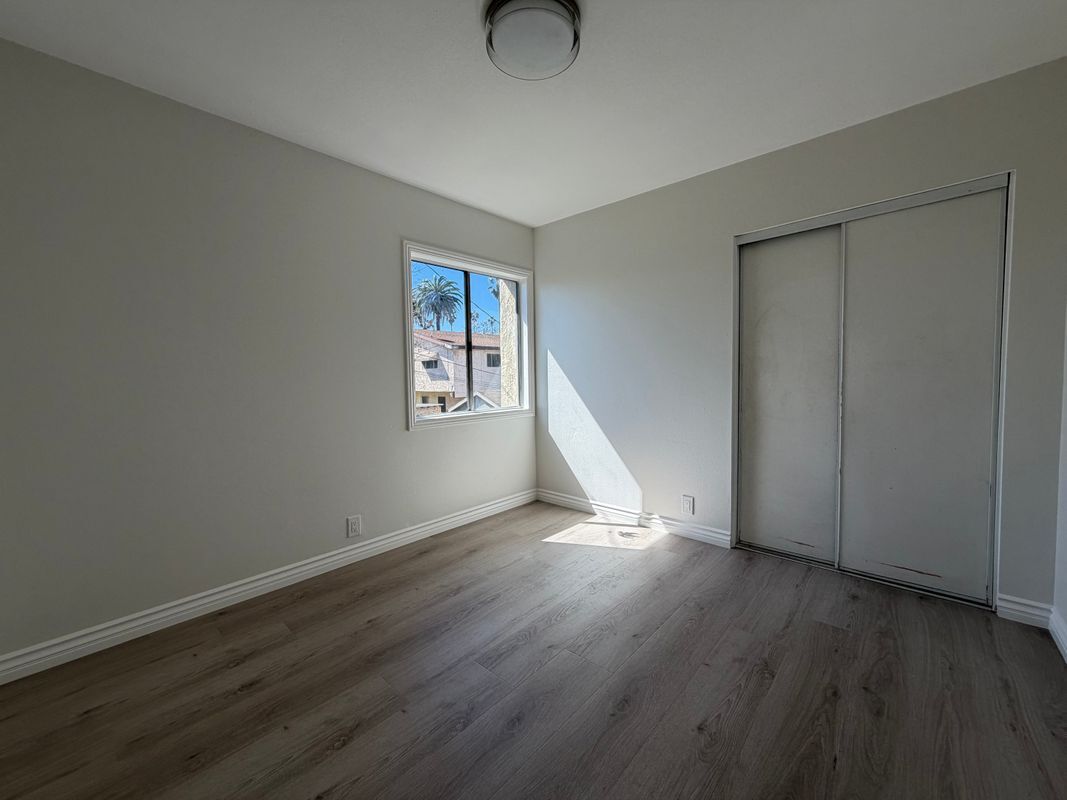 Building Photo - 2052 Lewis Ave