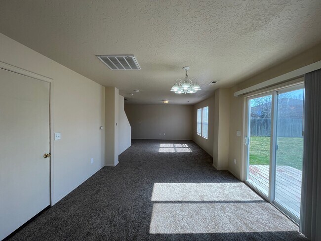 Building Photo - 12873 Alicia St