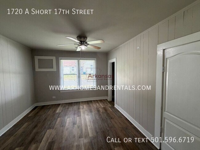 Building Photo - 1720 W Short 17th St
