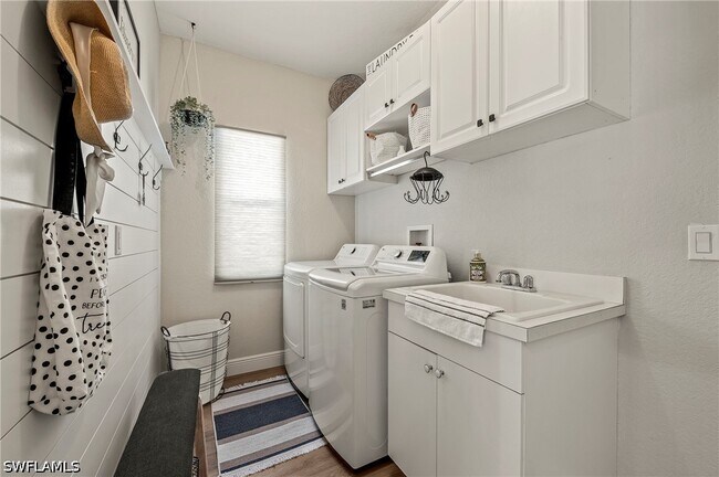 Building Photo - 1015 Tivoli Ln