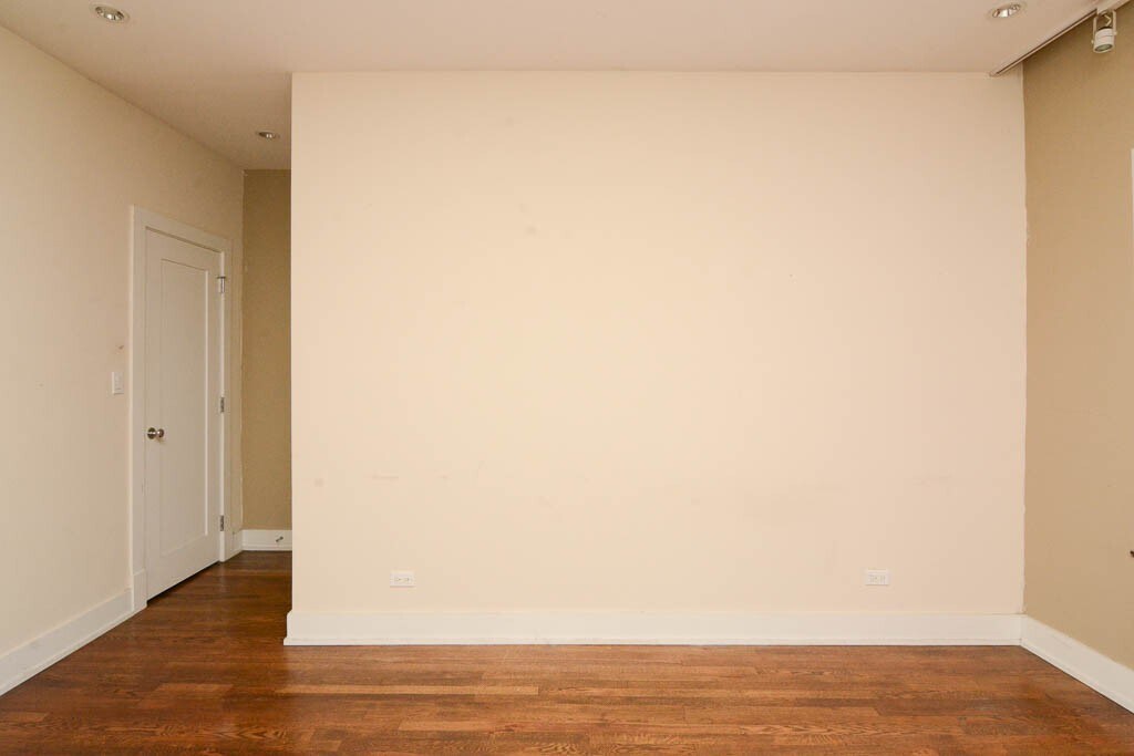 Building Photo - 726 W Addison St