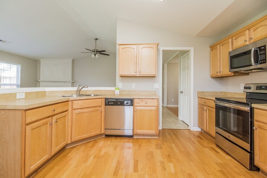 Building Photo - 1700 Kendall Cove Ln