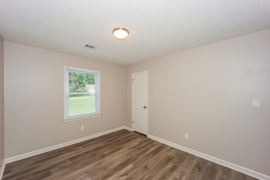 Building Photo - 4741 Cedar Lake Dr SE
