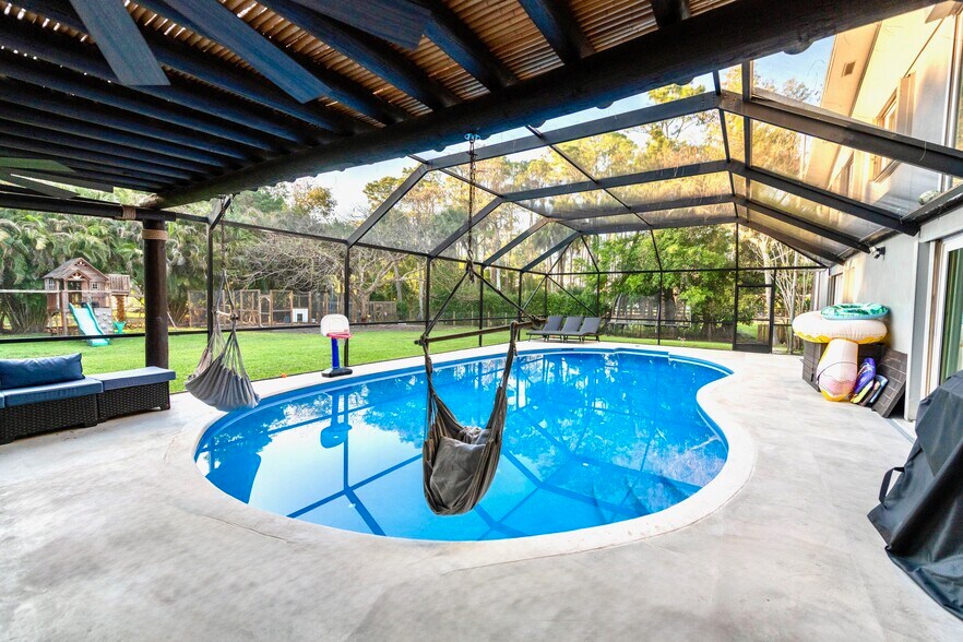 Building Photo - 16887 97th Way N