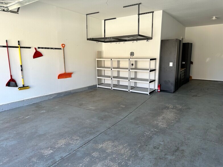 Building Photo - 17451 Leisure Lake Dr
