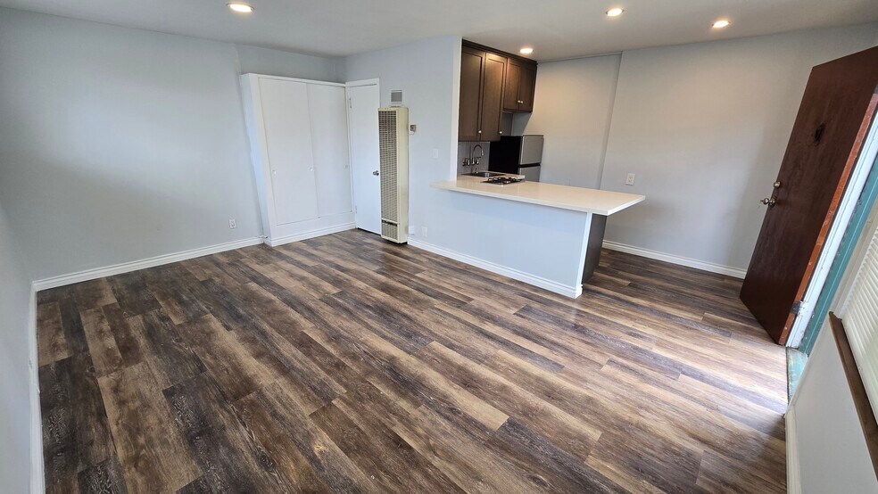 Building Photo - 79 S Parkwood Ave