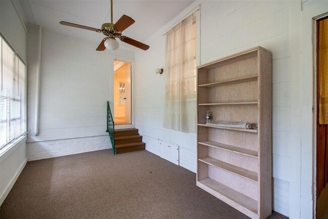 Building Photo - 710 Glenview Dr