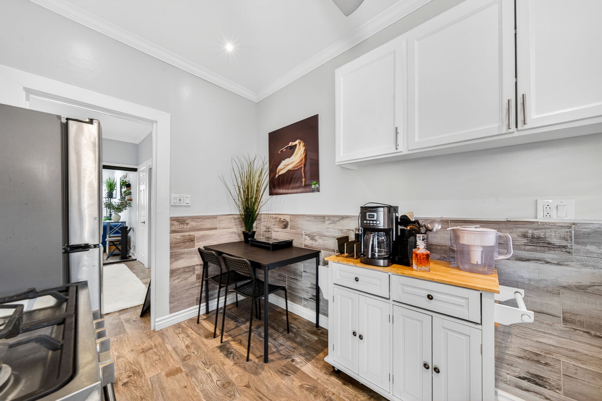 Building Photo - 5915 Lexington Ave