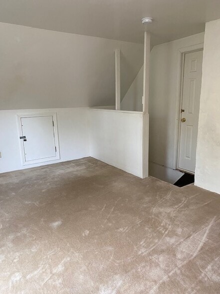 Attic - 31 Elm Hill Rd