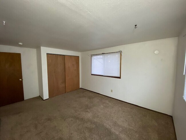 Building Photo - HOME ON HUDLOW (P#335)