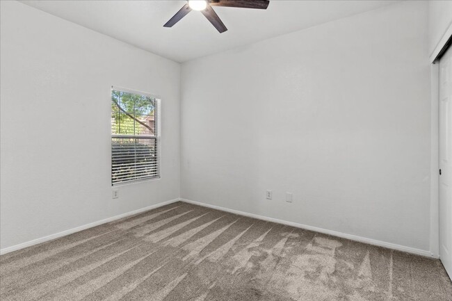 Building Photo - 2 Bedroom Condo Available in September!