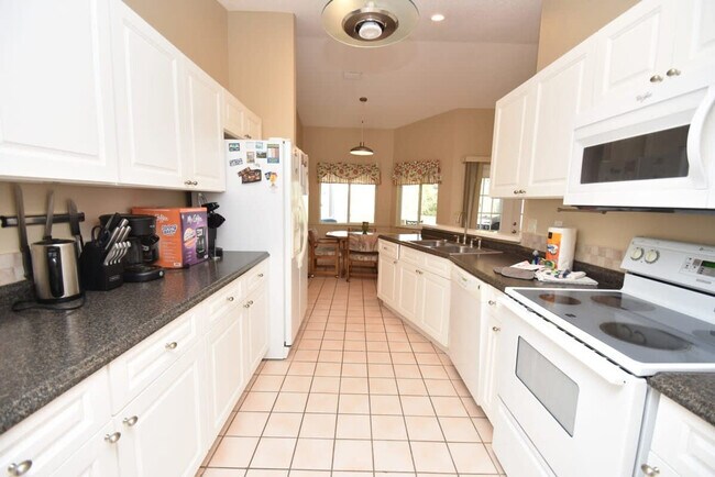 Building Photo - 60 Westover Ln